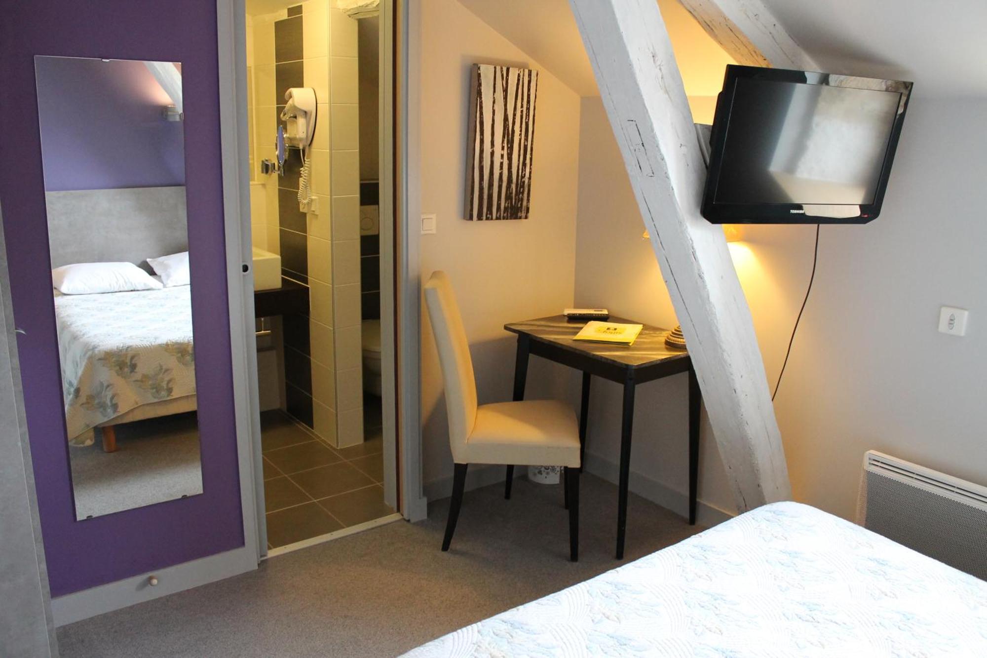 Logis Hotels- Auberge De La Tour - Hotel Et Restaurant Sauzet  Quarto foto
